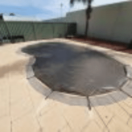 Daisy Winterkleen Pool cover